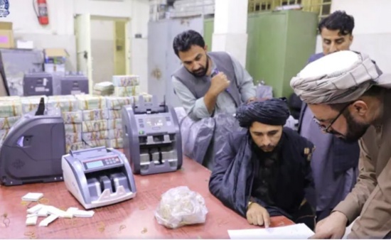 阿富汗因現金短缺而從前官員手中繳獲超過 1200 萬美元