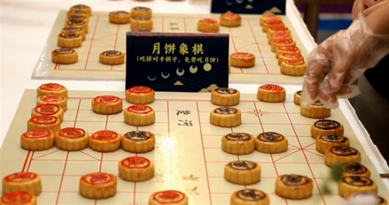 重慶一景區(qū)推出象棋麻將月餅