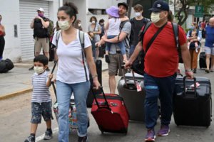 加拿大取消Covid旅游限制 安大略省將結(jié)束口罩規(guī)定