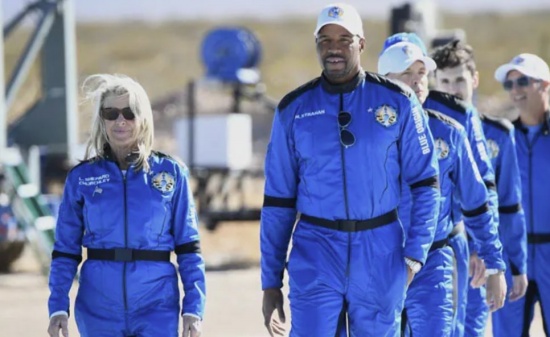 美國第一位宇航員艾倫&middot;謝潑德的女兒乘坐藍色起源火箭飛向太空