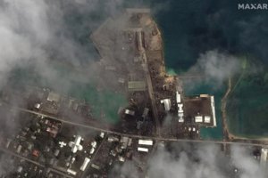 受海嘯襲擊后湯加的衛星圖像