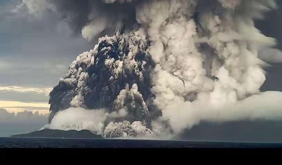 湯加&ldquo;失聯(lián)&rdquo;傷亡未知 多國(guó)海嘯預(yù)警