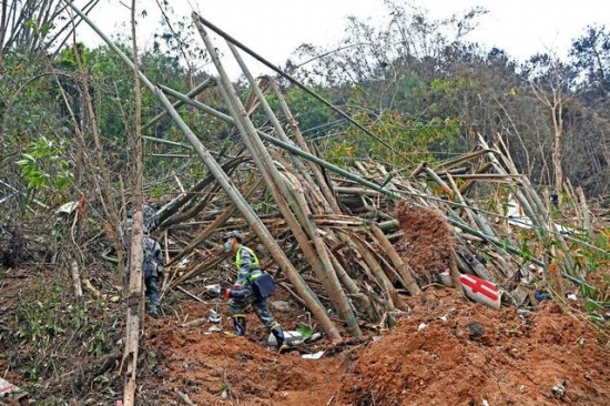 墜毀客機一部黑匣子找到:破損嚴重