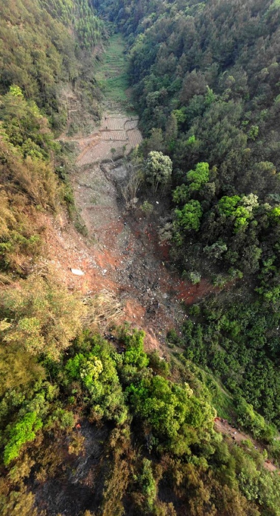 墜毀客機一部黑匣子找到:破損嚴重