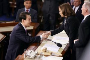 韓國總統尹錫烈強調在朝鮮問題上與日本美國三方合