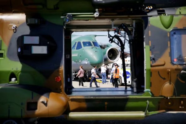 奧地利與巴西航空工業公司在里約防務展上討論采購C-39