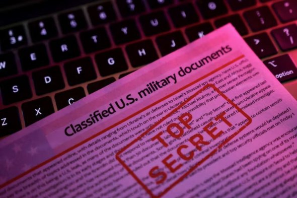 兩名美國空軍指揮官被指控情報泄密者被停職