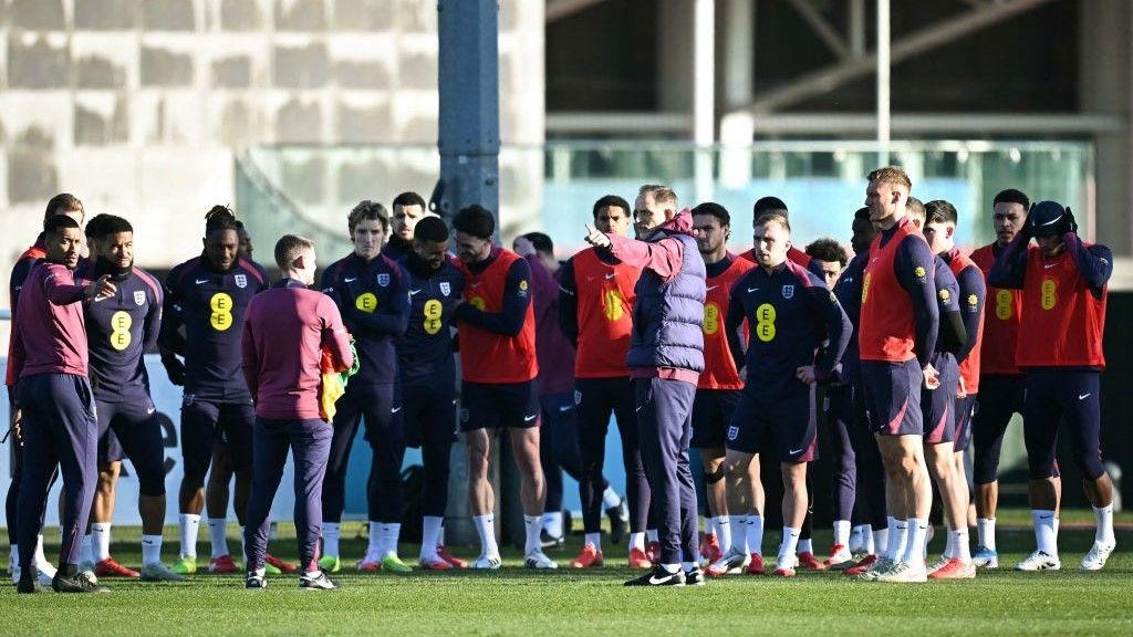 英格蘭隊球員與教練托馬斯·圖切爾一起訓練