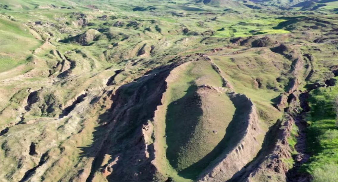 探地雷達揭示了土耳其杜魯皮納爾(Durupinar)遺址的建筑物，地貌長538英尺，與圣經中的描述相似。
