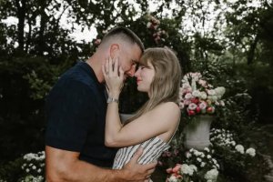 泰勒·斯威夫特和特拉