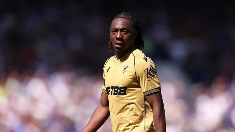 埃貝雷奇·埃澤在加盟水晶宮之前,曾在女王公園巡游者隊(duì)出場(chǎng)112次,攻入20球。