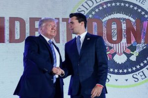 特朗普向親密盟友查