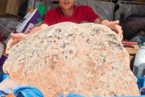 墜落廣東的火流星被挖出 重423公斤