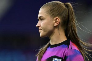 曼聯正在與曼城為女足中場球員杰斯·帕克的轉會進