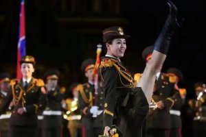 朝鮮閱兵式女兵舞劍氣場拉滿