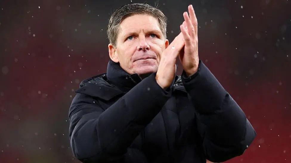 本賽季,奧利弗·格拉斯納執(zhí)教的水晶宮隊(duì)在聯(lián)賽杯、英超聯(lián)賽和社區(qū)盾杯中都擊敗過利物浦隊(duì)。